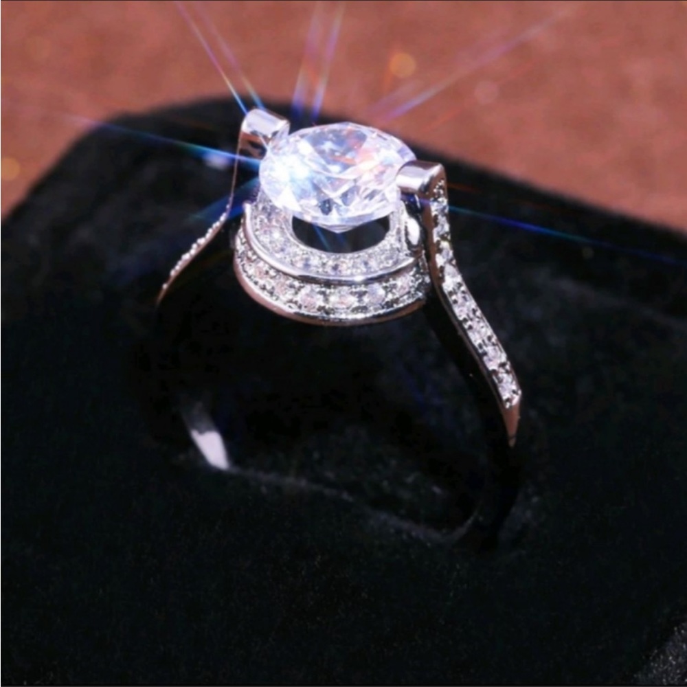 NEW 925 WEDDING RING ROUND CUT WHITE SAPPHIRE RING - Picture 3 of 4